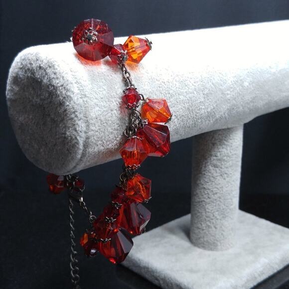 Red Lucite Beaded Bracelet, Cluster Dangle Beads, 7 Inches - Picture 5 of 8